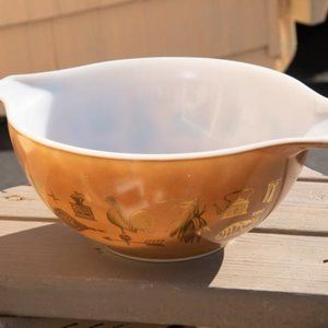 VIN Pyrex Brown Early America Cinderella Bowl